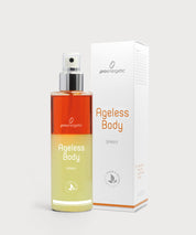 Ageless Body Spray in transparenter Sprühflasche mit silbernem Pumpkopf und zweifarbiger Flüssigkeit in Orange und Gelb, daneben die weiße Produktverpackung mit der Aufschrift „Ageless Body Spray“, vor hellem Hintergrund.