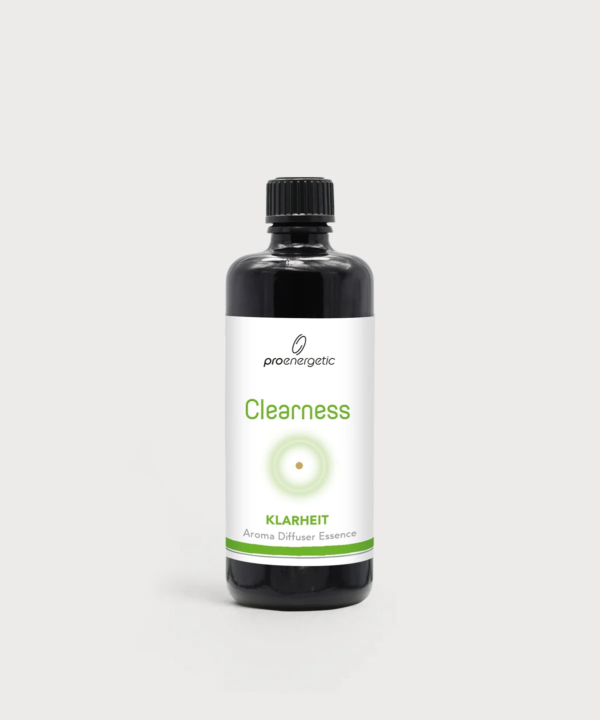Schwarze ProEnergetic Aroma Diffuser Essence Flasche mit weißem Etikett, grünem Akzent, Produktname Clearness und kreisförmigem grafischem Element auf neutralem Hintergrund