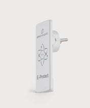 Weißes E-Protect S90 Steckelement mit ProEnergetic Logo, grafischem Symbol und sichtbarem Netzstecker vor hellem Hintergrund