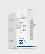 Weißes E-Protect S90 Steckelement mit ProEnergetic Logo und grafischem Symbol steht vor passender weißer Verpackung auf hellem Hintergrund