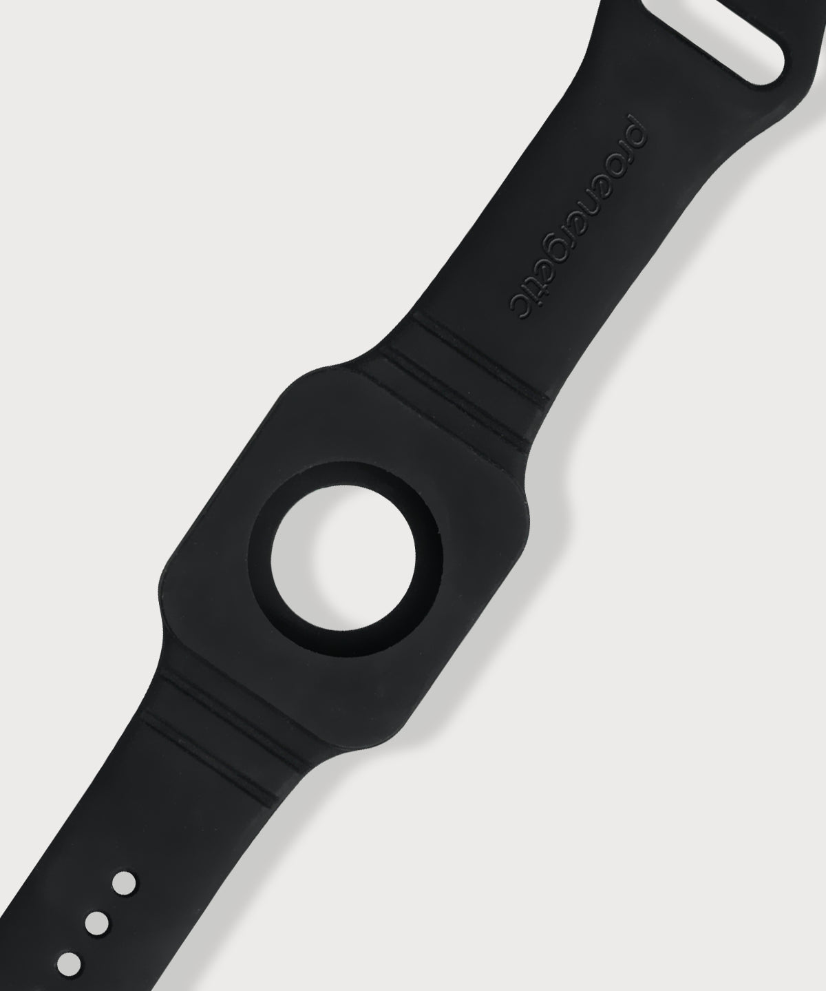 Detailansicht des Eloop Bands als schwarzes Silikonarmband mit rundem Einsatz und eingeprägtem Markenschriftzug auf hellem Hintergrund