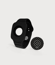 Modulares schwarzes Eloop Band mit einem austauschbaren Carbon-Chip mit der Variante "Sleep" auf hellem Hintergrund.