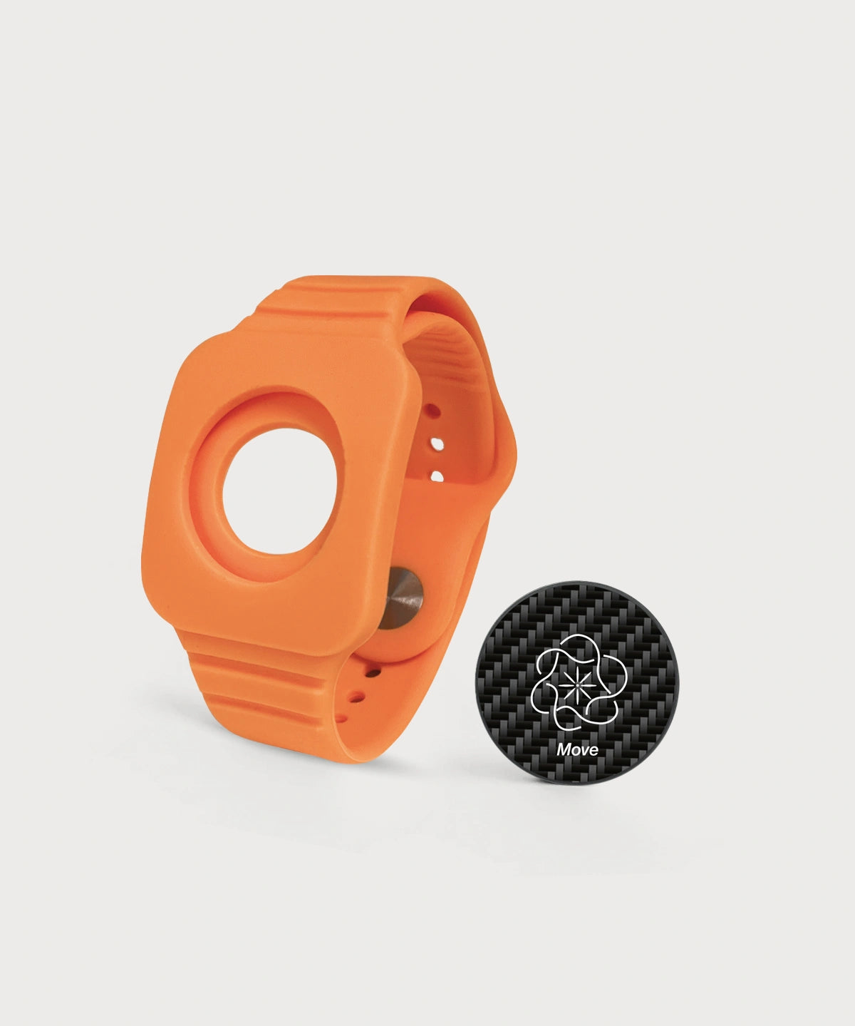 Modulares orangefarbenes Eloop Band mit einem austauschbaren Carbon-Chip mit der Variante "Move" auf hellem Hintergrund.