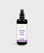 Energy Flow Spray in schwarzer Sprühflasche mit weißem Etikett, violettem Schriftzug und grafischem Linienmotiv auf hellem Hintergrund