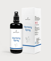 Harmony Spray in schwarzer Sprühflasche mit weißem Etikett, daneben weiße Produktverpackung mit Aufdruck auf hellem Hintergrund