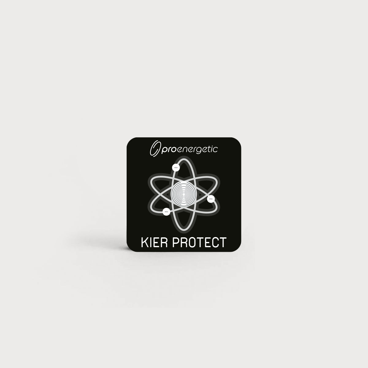 Schwarzes quadratisches KIER Protect Mobile Element mit ProEnergetic Logo und grafischem Symbol auf hellem Hintergrund