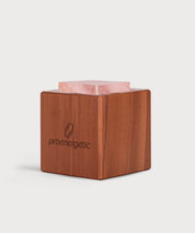Holzwürfel mit ProEnergetic Logo und rosa Rosenquarz Stein auf der Oberseite.