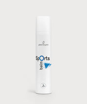 Weiße, schlanke Pumptube „Sports Balm“ von proenergetic vor hellem, neutralem Hintergrund; minimalistisches Design mit blauem Akzent und Produktlogo auf der Vorderseite.