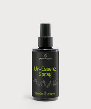 Dunkle Sprühflasche mit schwarzem Etikett und Aufschrift Ur-Essenz Spray Veggies.